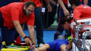 Paris Olimpiyatları'nda korkutan anlar! Ünlü yüzücü geçirdiği astım krizi sonrası bayıldı