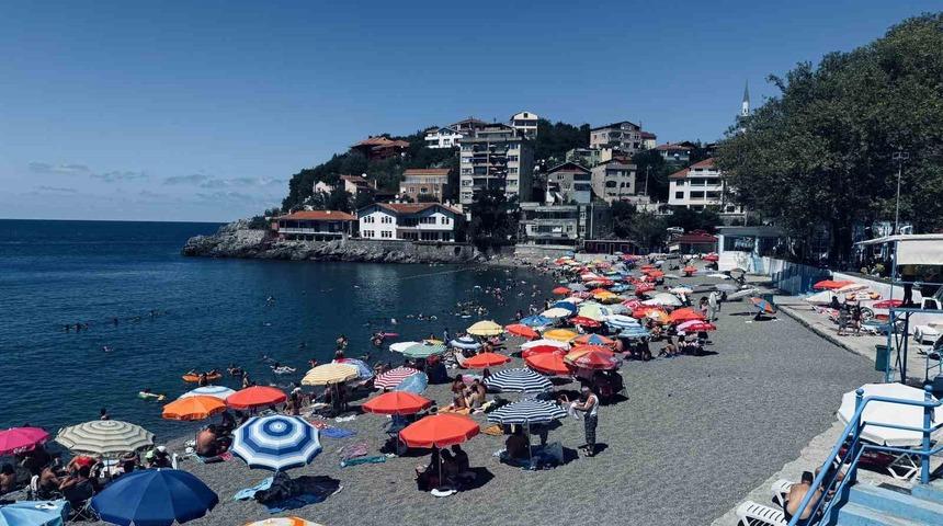 Hava sıcaklığı yükselince yüzlerce vatandaş akın etti