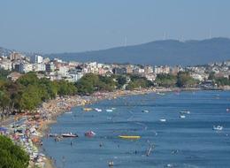 33 binden 350 bine... Sadece 3 ayda nüfusu 10 kat artıyor: O ilçeye tatilci akını