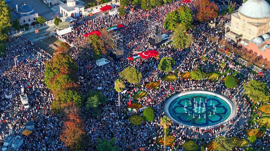 İstanbul'da Filistin mitingi! Binlerce kişi akın etti