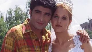 Emine Ün tatilde görüntülendi! Fiziğiyle dikkat çekti: Yıllara meydan okuyor