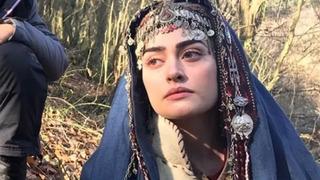 Esra Bilgiç'in yeni aşkı tanıdık çıktı! Faruk Sabancı ile yakalanınca...