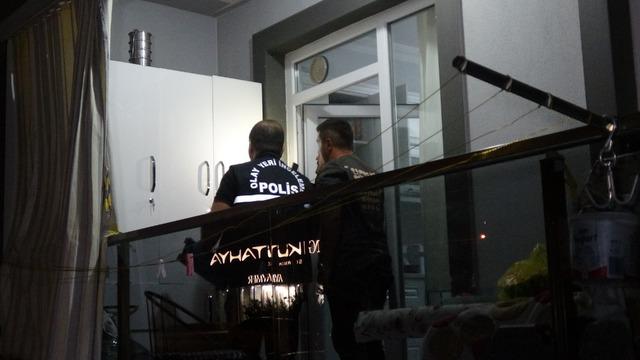 Yer: Burdur! Balkonda oturan yaşlı çift otomobilden ateşlenen pompalı tüfekle vuruldu