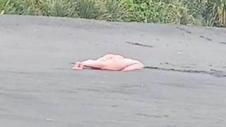 Yürüyüş yaparken bir anda gördü! Yüzü aşağıya dönüktü ve boğulmuş gibi görünüyordu... Donup kaldım