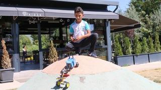 Instagram'ın yokluğu onu hiç etkilemedi! Evinde internet olmayan çocuğun imal ettiklerini gören fiyatını soruyor