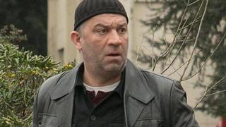 Arka Sokaklar'ın Mesut Komiser'i Şevket Çoruh soluğu tatilde aldı! Kendisinden 15 yaş küçük eşini görenler hayran kaldı 