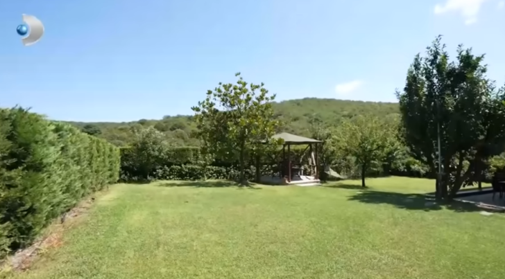 Şehirden uzaktaki kır evi büyüledi! İşte Umut Akyürek'in devasa bahçeli evi... G1