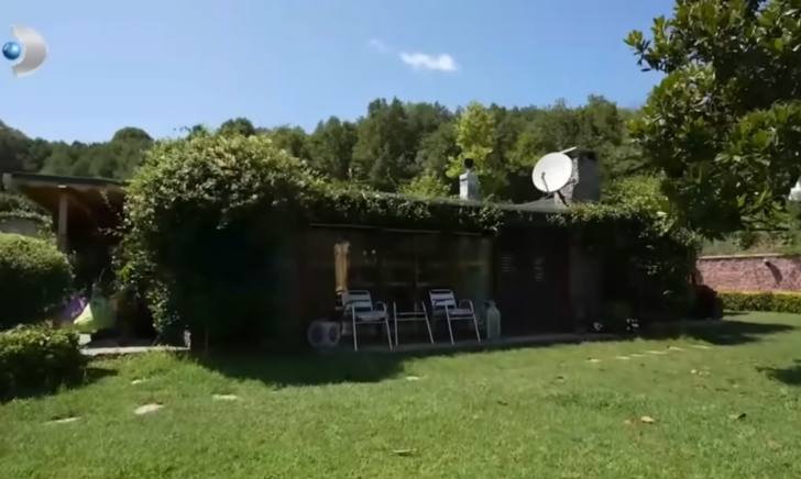 Şehirden uzaktaki kır evi büyüledi! İşte Umut Akyürek'in devasa bahçeli evi... G3