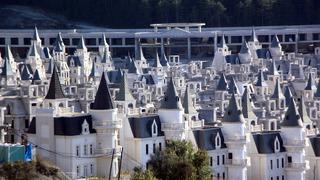 Yılan hikayesine dönmüştü! Şato villalar yıllardır boş duruyordu... Karar verildi