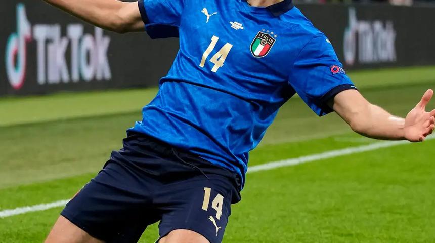 Galatasaray ve Fenerbahçe iddiası iki ezeli rakibin taraftarlarını heyecanlandırmıştı! Liverpool'a imzası an meselesi