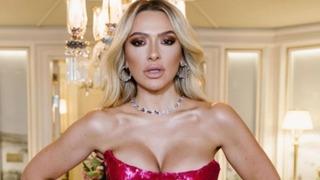 Baştan aşağı dantel elbisesiyle sere serpe uzandı! Hadise'den iddialı pozlar...