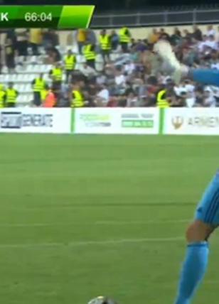 UEFA Konferans Ligi'nde kaleci gol attı! Kendi kalesinden yaptığı vuruş rüzgar yardımıyla ağlarla buluştu!