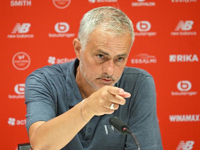 Fenerbahçelilerin Krunic kabusu bitmiyor! Mourinho'nun kararı taraftarı kızdırdı... Sahada görünce sinir küpüne döndüler
