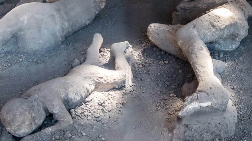 Kardeşlerini mumyalayıp yıllarca evinde sakladı! 