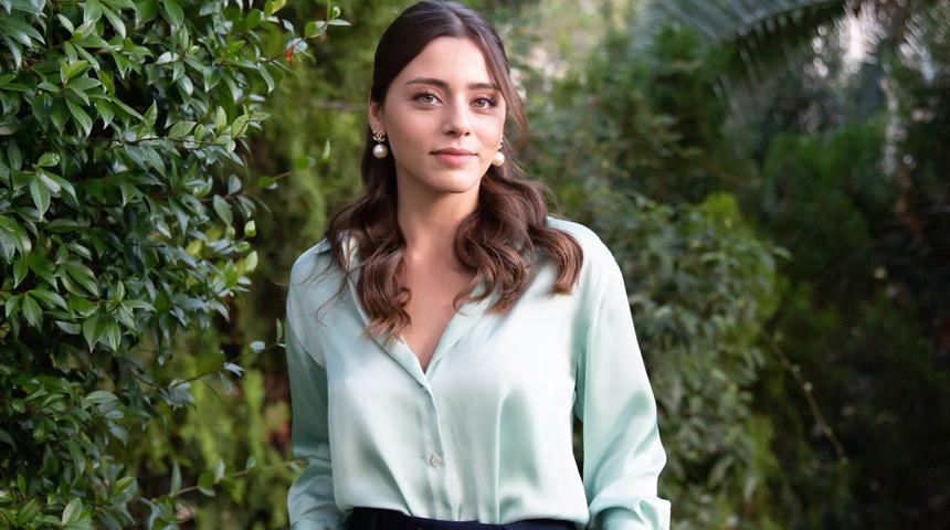 'Kızılcık Şerbeti'nin 'Doğa'sı Sıla Türkoğlu da akıma uydu! Buz gibi suya girdi