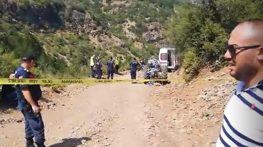 Isparta’da devrilen traktörün altında kalan sürücü hayatını kaybetti
