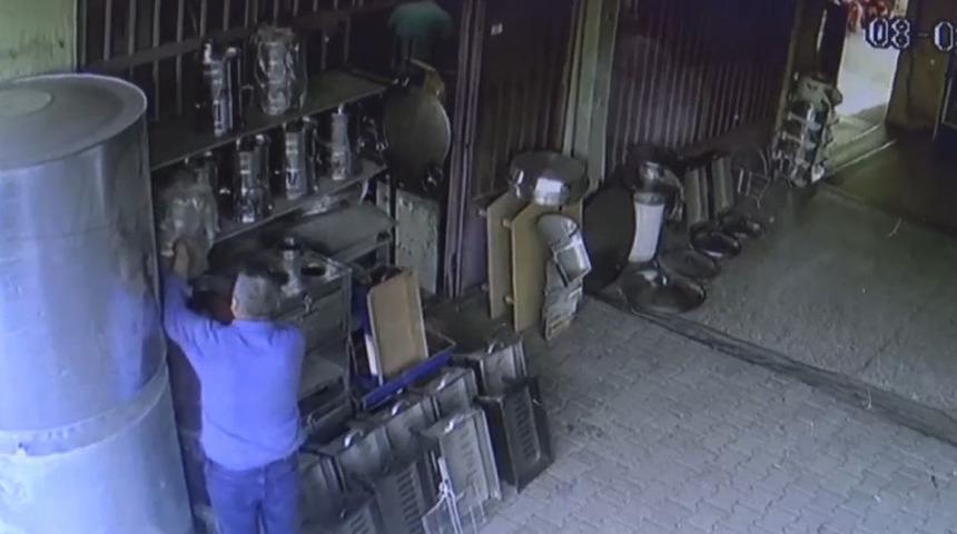 Akla hayale gelmez! Raftan indirip dükkan sahibine götürdü, para iadesi aldı... Çok sonradan anladılar