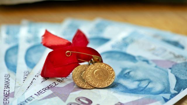 Bir o yana bir bu yana savruldu, hafta sonunda yüz güldürdü! Altın fiyatı ve dolar/TL için İslam Memiş'ten tahmin: 'Muazzam olur ama çok riskli...'