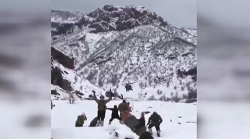 Türk pilot askerleri böyle selamladı