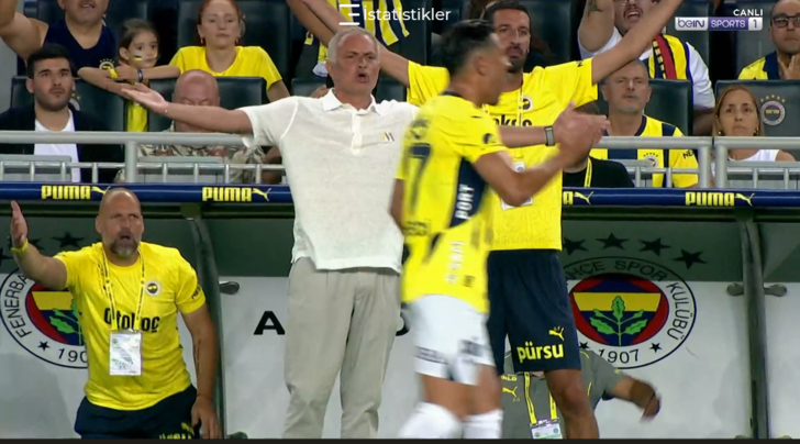 Mourinho ilk Süper Lig maçında çılgına döndü, sarı kart gördü! Nedeni sonradan ortaya çıktı G2