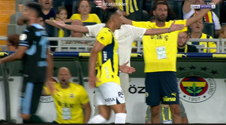 Mourinho ilk Süper Lig maçında çılgına döndü, sarı kart gördü! Nedeni sonradan ortaya çıktı G3