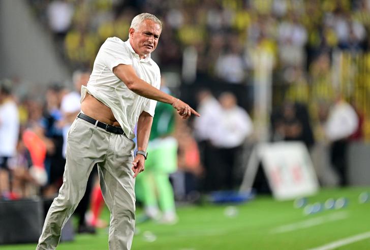 Fenerbahçe, Adana Demirspor'u 1-0'la geçti, maç yorumu dikkat çekti: Mourinho'yu ilk maçında çıldırttılar! G5