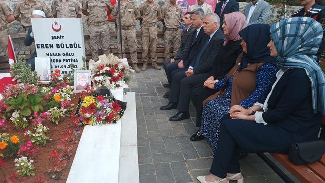 Şehit Eren Bülbül, kabri başında anıldı