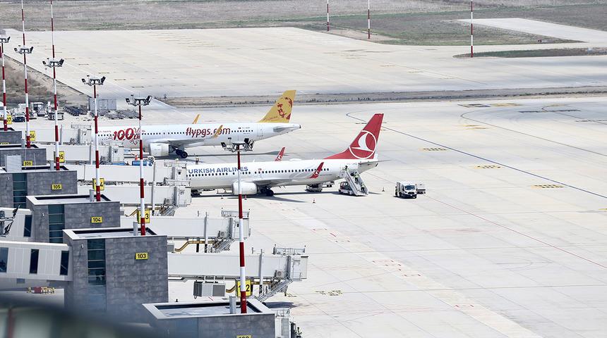 Çukurova Uluslararası Havalimanı'na ilk yolcu uçağı indi