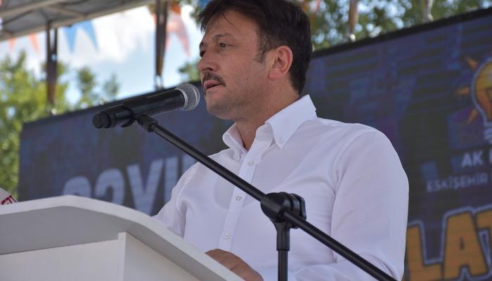 AK Parti Genel Başkan Yardımcısı Hamza Dağ: "Bazıları gibi ortalık yangın yeriyken tatil yapmıyoruz"