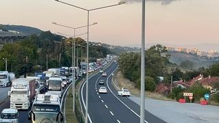 Bolu'da İstanbul istikametinde kilometrelerce araç kuyruğu oluştu