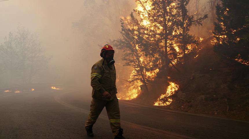 Komşu dehşeti yaşıyor! Yunanistan'da yangın, köyler tahliye edildi