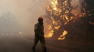 Komşu dehşeti yaşıyor! Yunanistan'da yangın, köyler tahliye edildi