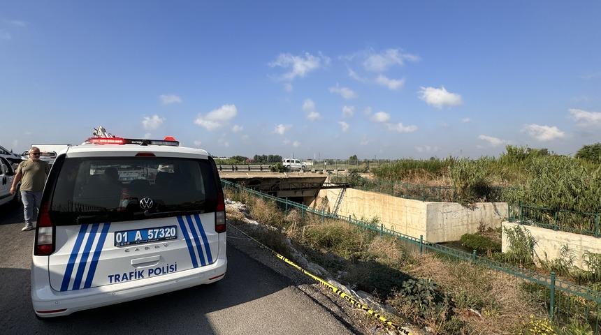 Adana'da atık su kanalına düşen motosikletteki 2 kişi öldü