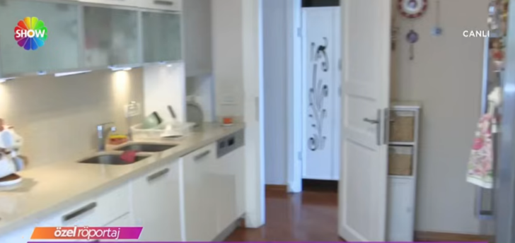 Kızılcık Şerbeti'nin "Nilay"ı Feyza Civelek muhteşem manzaralı evini gezdirdi! Her detayı olay... G5