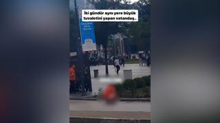 Bursa’da görenleri hayrete düşürdü! Kent meydanı önünde tuvaletini yaptı