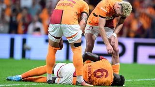 Galatasaray'da Davinson Sanchez en az 1 ay sahalardan uzak kalacak!