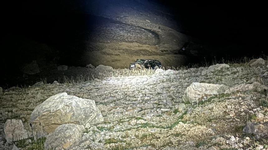 Erzincan'da şarampole devrilen araçtaki 1 kişi öldü