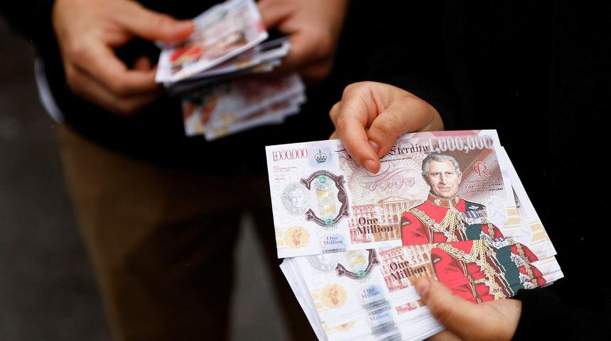 Parayı parayla sattılar! Yüzlerce banknot için sıraya girdiler: Değerinin tam 11 katı!