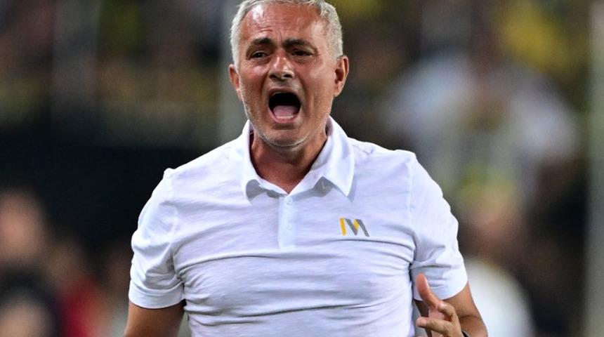 Şampiyonlar Ligi'nde Lille'e elenen Jose Mourinho, kariyerinde bir ilki yaşadı...