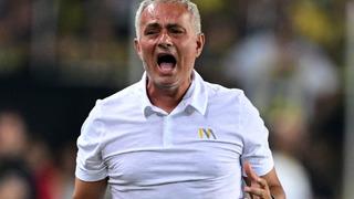 Şampiyonlar Ligi'nde Lille'e elenen Jose Mourinho, kariyerinde bir ilki yaşadı...