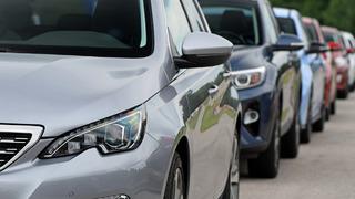 Tüm sürücülerin dikkat etmesi gerekiyor: Otomobilinde unuttuğu su şişesi faciaya yol açıyordu!