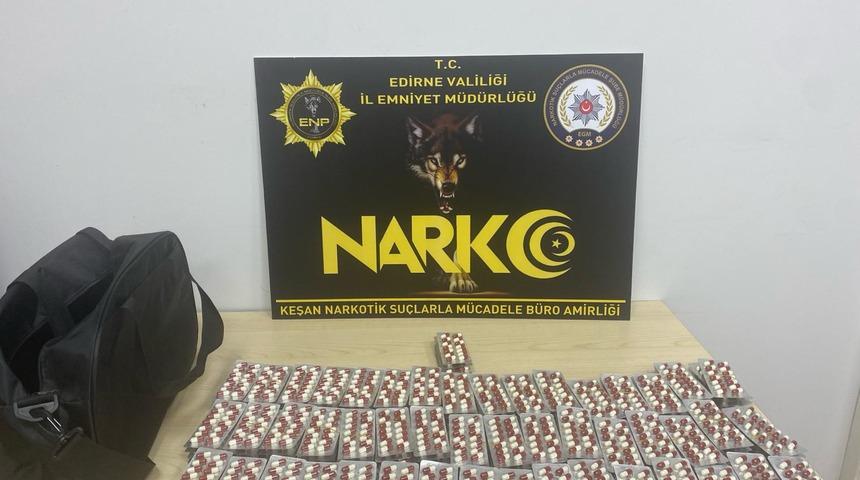 Edirne'de 3 bin 53 uyuşturucu nitelikli hap ele geçirildi