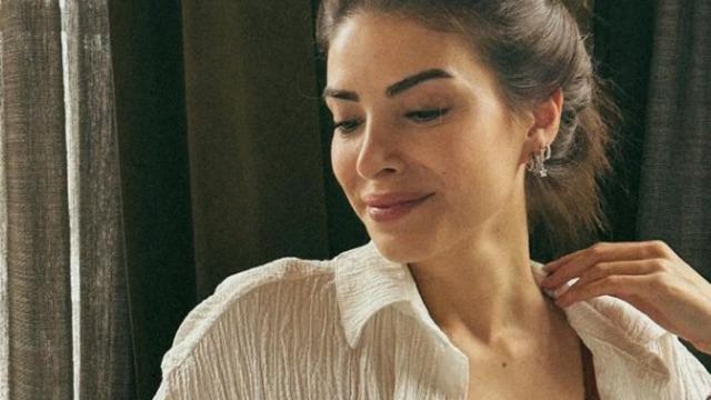 Yeni projesi için imaj değiştirdi! Deniz Baysal yeni haliyle çok beğenildi 