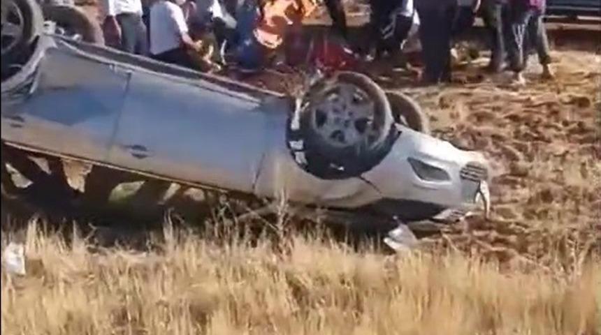 Direksiyon hakimiyetini kaybeden otomobil tarlaya uçtu: 3’ü çocuk 5 yaralı