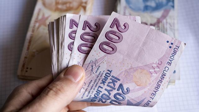 Emeklilere promosyonun yanı sıra yeni avantajlar geliyor! Ücretsiz HGS, para transferi... Banka kampanyayı duyurdu
