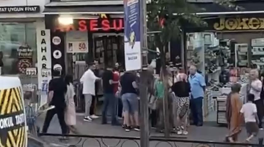 Kadınların cadde ortasında saç saça baş başa kavgası! Ortalığı birbirine kattı