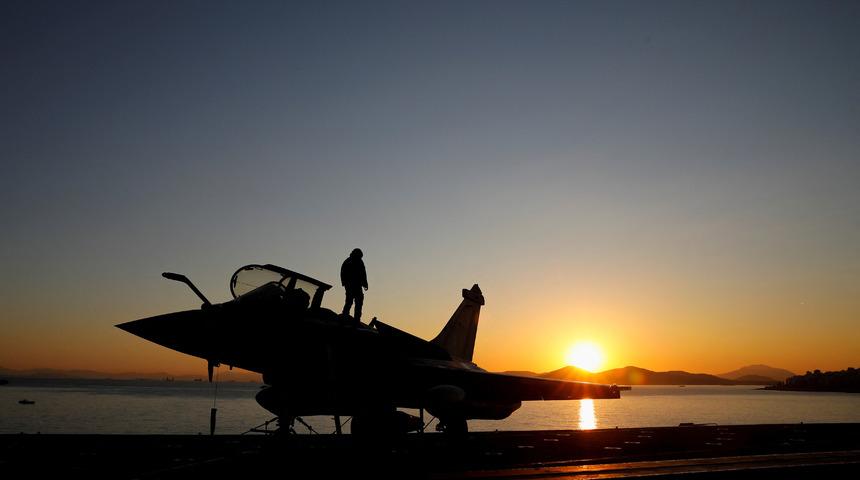 Fransa'da Rafale tipi 2 savaş uçağı havada çarpıştı! Pilotlardan haber alınamıyor