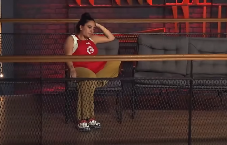 MasterChef Deniz önce küfür etti sonra sinir krizi geçirtti! Sosyal medyayı çıldırtan anlara Demet Akalın da öfkelendi G2