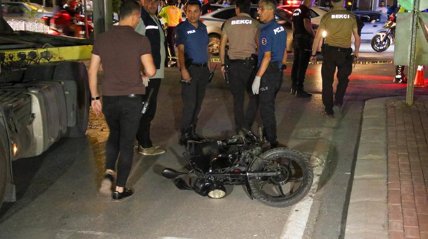 Uşak'ta tır ile çarpışan motosikletin sürücüsü öldü