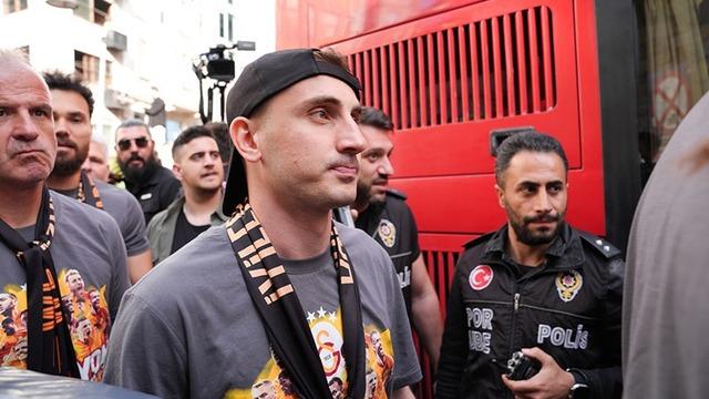 Galatasaray'da Kerem Aktürkoğlu bilmecesi neredeyse çözüldü! Yıldız isim ikna oldu, uçağa biniyor... İşte yeni takımı